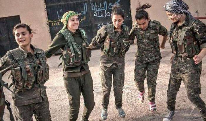 Solidarietà con le coraggiose donne curde