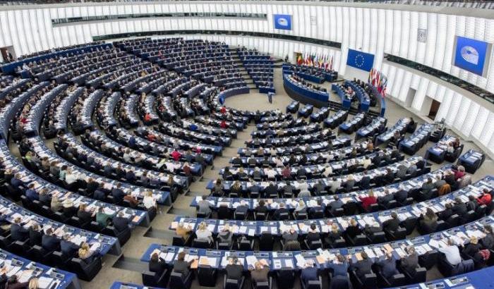 Aborto: dal Parlamento europeo dura risoluzione contro la Polonia