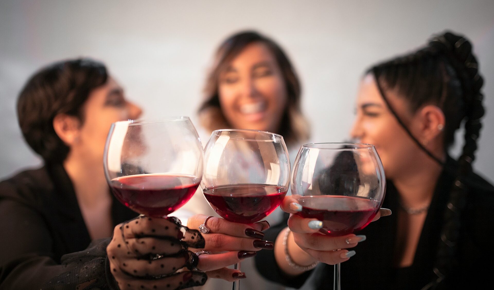 Le donne sono un terzo dei professionisti del vino, ma non si vedono