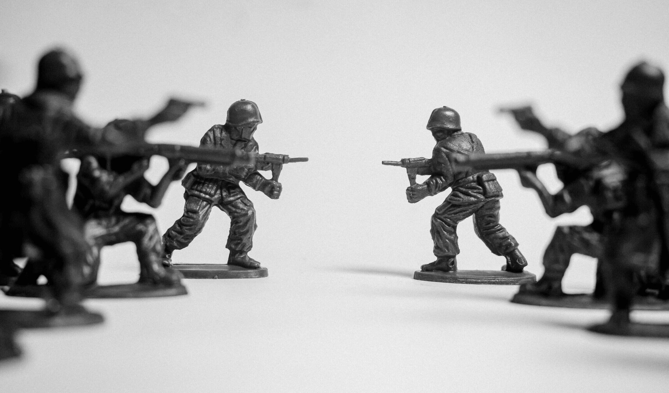 Disarmare il discorso: la sfida del linguista Faloppa alla  guerra "normale"